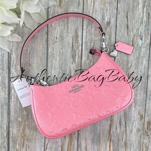 Coach Teri Shoulder Bag In Signature Leather With Heart Charm Purse